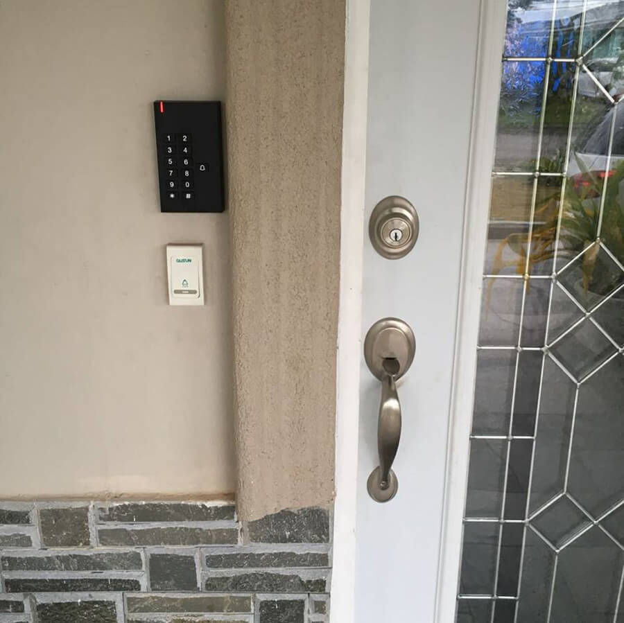VIS-3002 Keypad Installed in Front Door